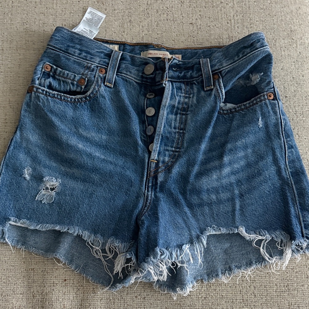 levi’s medium wash denim shorts